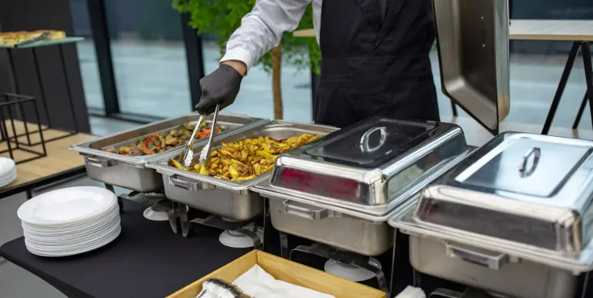 Equipment Loan Vs Equipment Leasing? Choosing the Right Solution for Your Catering Business  