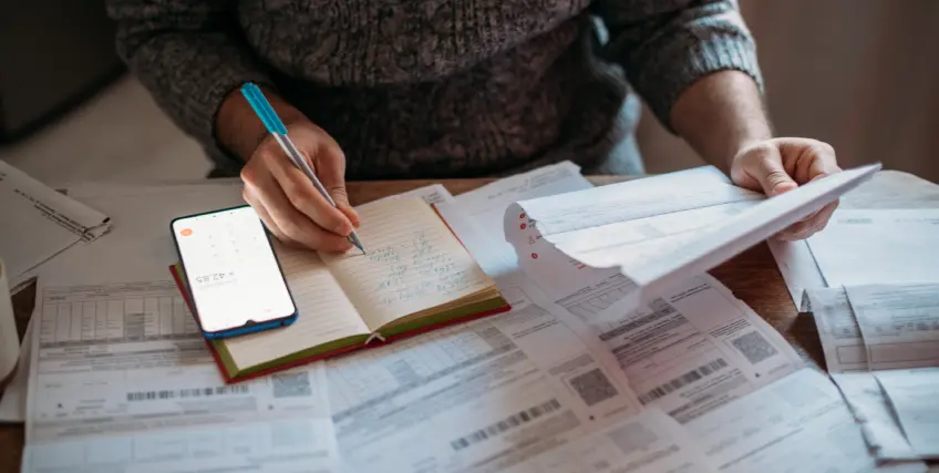 Pros and Cons of Invoice Financing for Small Businesses Pros and Cons of Invoice Financing for Small Businesses