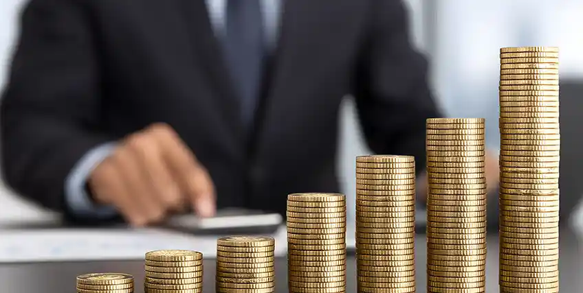 The Pros and Cons of Using Revolving Credit for Business Expansion The Pros and Cons of Using Revolving Credit for Business Expansion